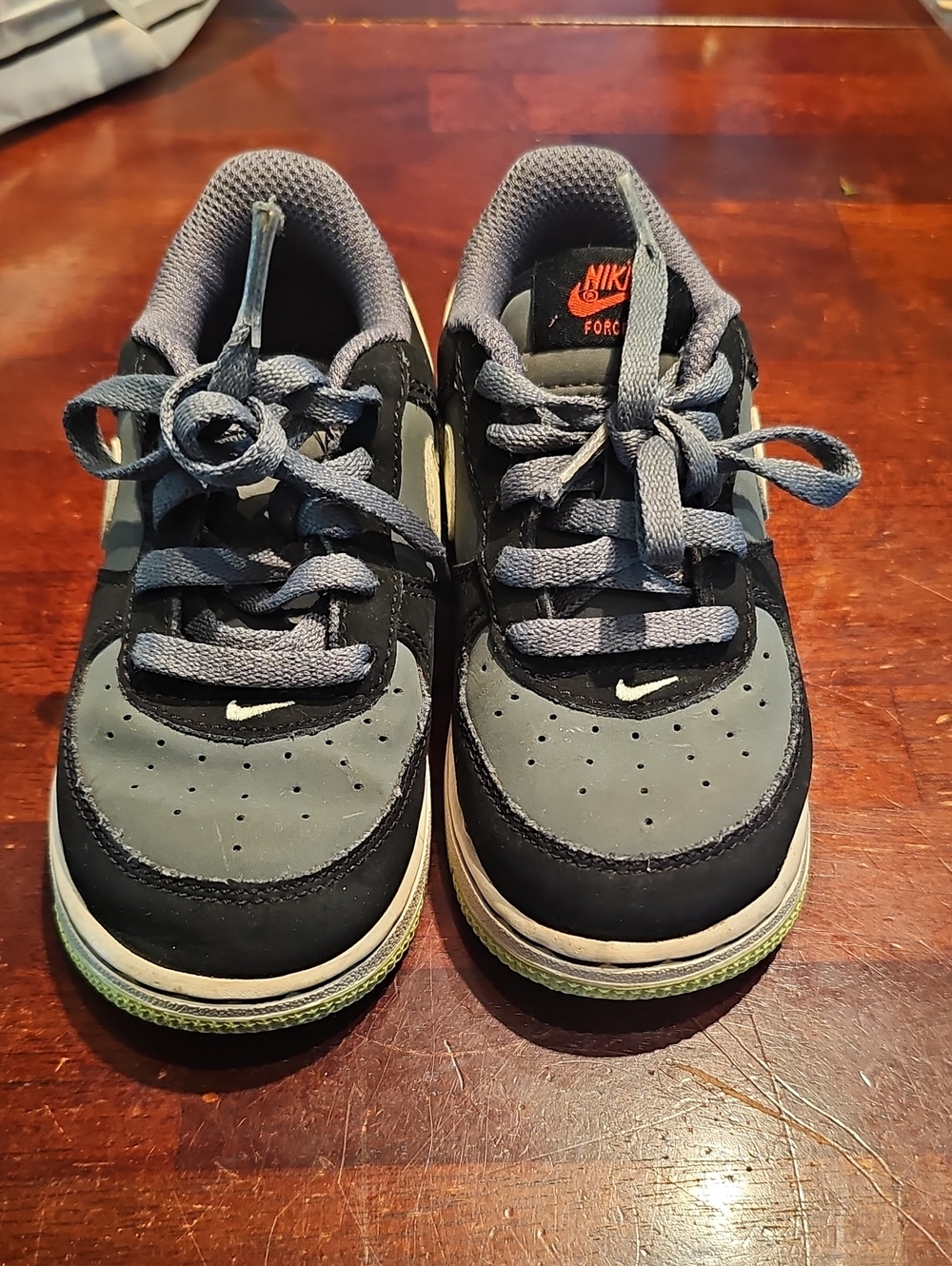 Nike Kids Grey, Black and Green Low-Top Sneakers